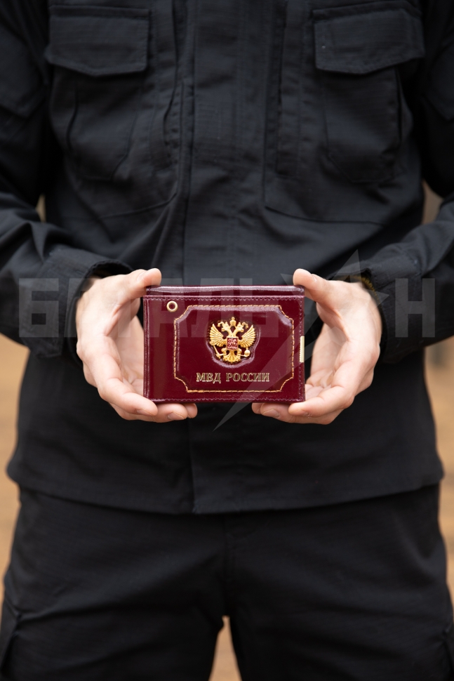 Обложка на удостоверение с металлическим значком с отсеком для документов МВД России