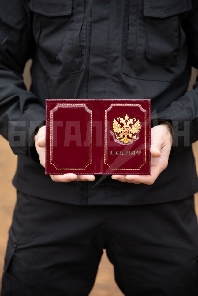 Обложка с металлическим значком Паспорт